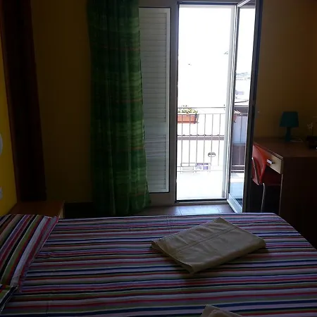 לינה וארוחת בוקר Naxos Mare