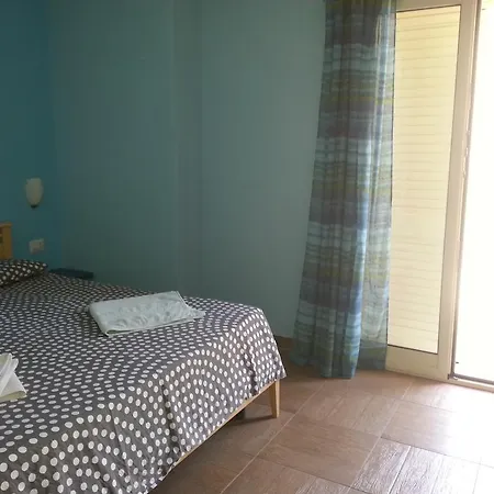 לינה וארוחת בוקר Naxos Mare *