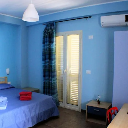לינה וארוחת בוקר Naxos Mare